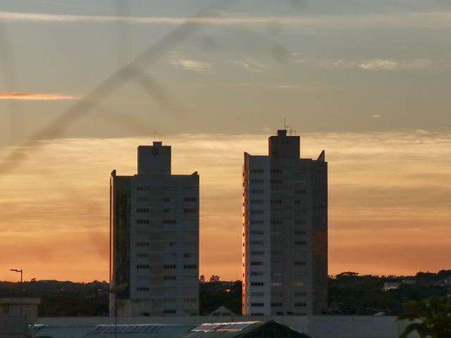 S&aacute;bado amanhece com c&eacute;u aberto, mas Inmet prev&ecirc; queda na temperatura