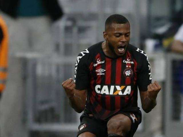 Atl&eacute;tico-PR vence o Cruzeiro por 2 a 0 e divide 6&ordm; lugar com Atl&eacute;tico-MG