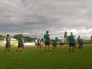 Gramado do Moren&atilde;o &eacute; preparado para jogo entre Cene e Coritiba