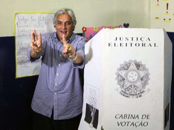 Delc&iacute;dio vota em Corumb&aacute; e afirma que est&aacute; confiante na vit&oacute;ria
