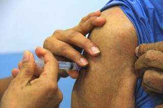 Vacina contra a gripe ainda está disponível em dez unidades de saúde da Capital (Foto: Arquivo)