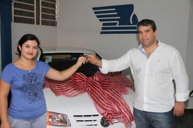 Vendedora de past&eacute;is ganha carro zero quil&ocirc;metro