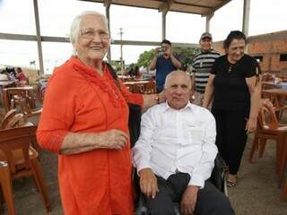 Sebastiana La Rosa Hannes, de 83 anos, se orgulha em ter doado na companhia do marido a primeira imagem do santo para a comunidade.(Foto: Fernando Antunes)