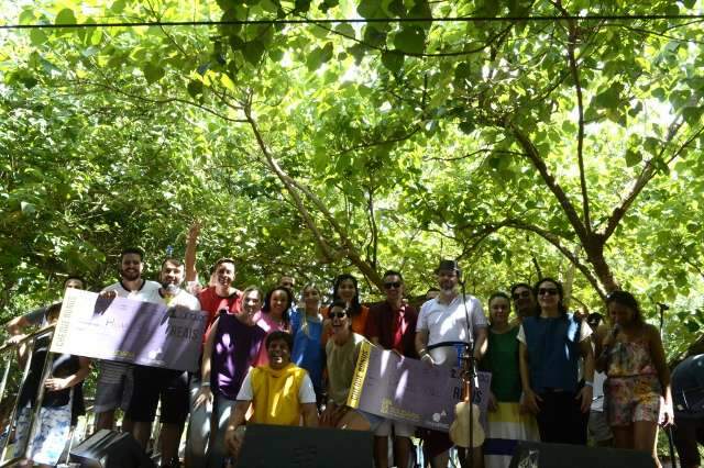 No lugar de festa, confraterniza&ccedil;&atilde;o arrecada 11 toneladas de alimentos