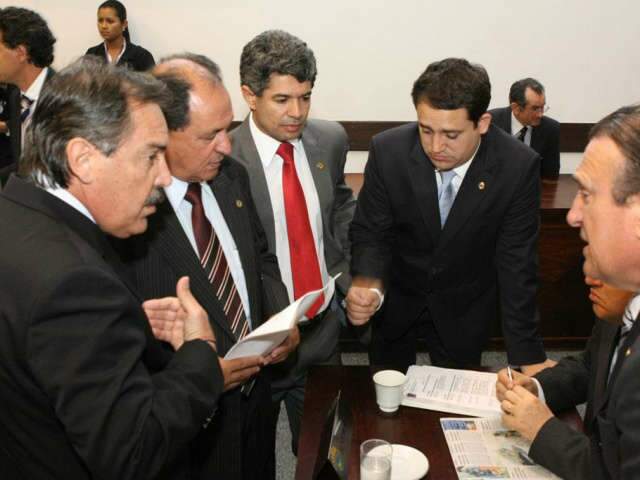  Deputados aprovam &ldquo;Ficha Limpa&rdquo; estadual para executivo e comissionados