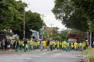 Funcionários da Solurb liberaram Avenida Marechal de Deodoro, após promessa de reunião entre empresa e prefeitura (Foto: Gerson Walber)