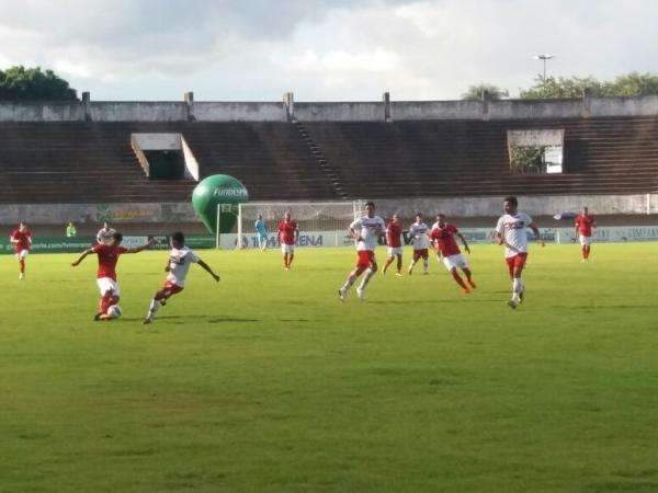 Comercial luta, mas Sete faz 3 a 2 e est&aacute; na semifinal do Estadual