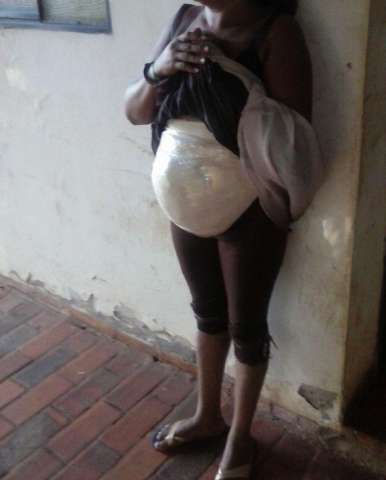 Mulher &eacute; presa ap&oacute;s "barriga" de coca&iacute;na ser descoberta