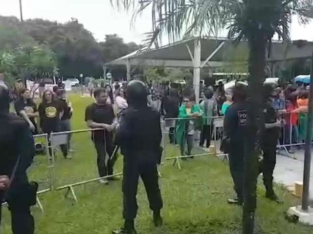 Em dia de seguran&ccedil;a refor&ccedil;ada, Assembleia tem fila para entrada no plen&aacute;rio