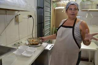 Eliane prefere trabalhar com a receita de massa de trigo. Acha mais fácil para garantir a qualidade. (Foto: Vanderlei Aparecido)