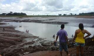 Após o rompimento da represa ontem (6). (Foto: Caarapó News)