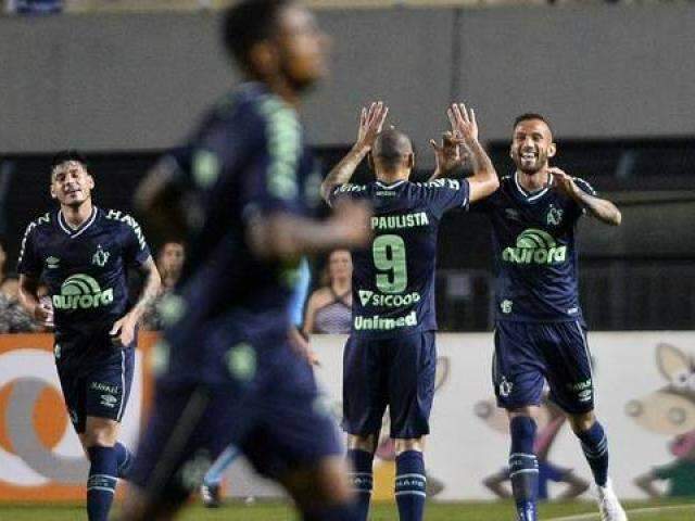 Leandro Pereira marca e garante vit&oacute;ria de 1 a 0 da Chape sobre o Santos 