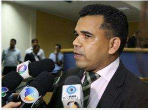 Justi&ccedil;a bloqueia R$ 270 mil em bens do prefeito, secret&aacute;rio e servidores