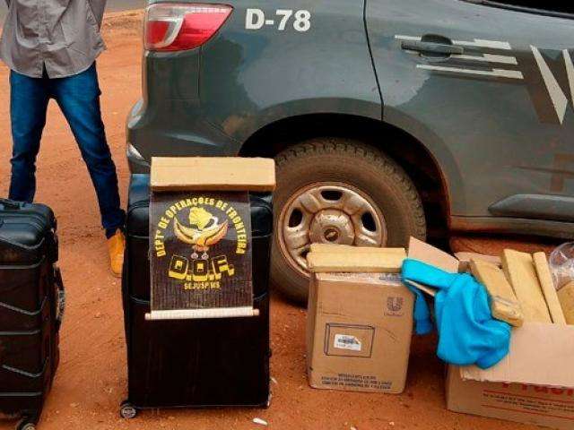 Dupla &eacute; presa em coletivo com maconha que levariam de MS para GO 