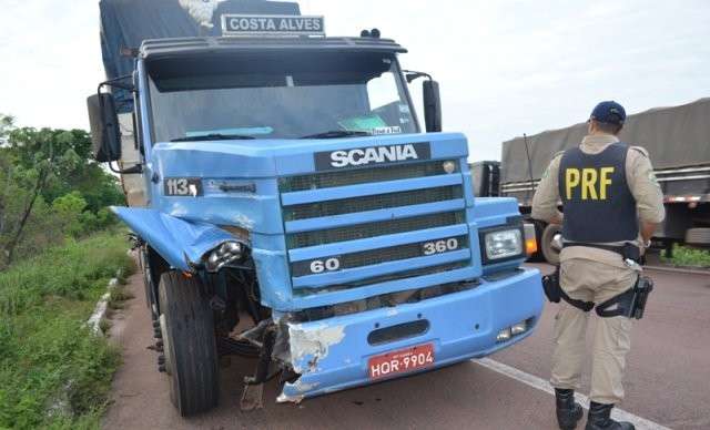 Motociclista morre ao invadir pista contr&aacute;ria na BR-163