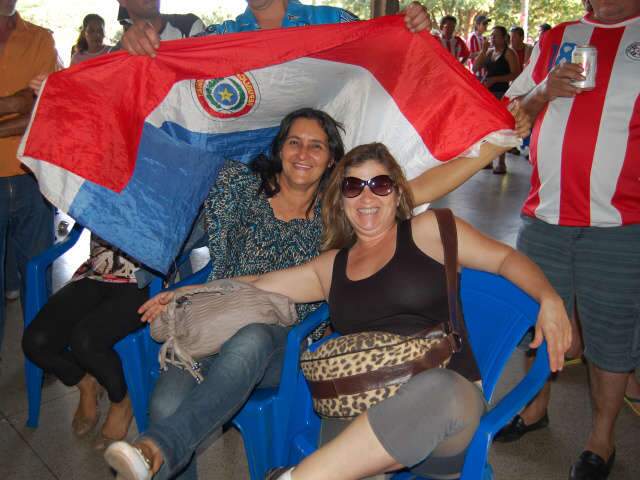  Duzentas pessoas acompanham final na Associa&ccedil;&atilde;o Paraguaia