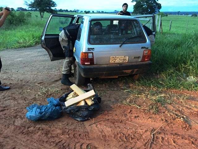 Traficante &eacute; baleado e outro foge em bloqueio policial na BR-158