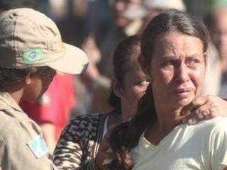 Janete dos Santos Andrade, mãe de Kauan, durante as buscas pelo corpo do filho no último sábado (Foto: Marcos Ermínio)