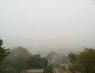 Nevoeiro tomou conta de Corumbá. (Foto: Diario Online)