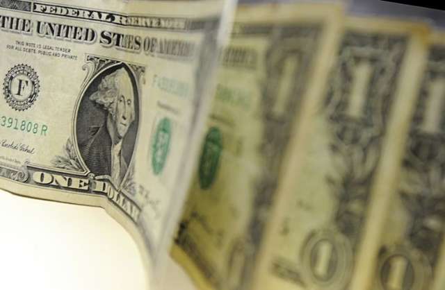 D&oacute;lar fecha novamente em alta e chega a R$ 3,83