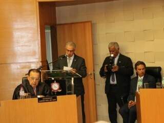 Governador aproveitou posse de nova direção do TJMS para agradecer cooperações firmadas com o Judiciário. (Foto: TJMS/Divulgação)