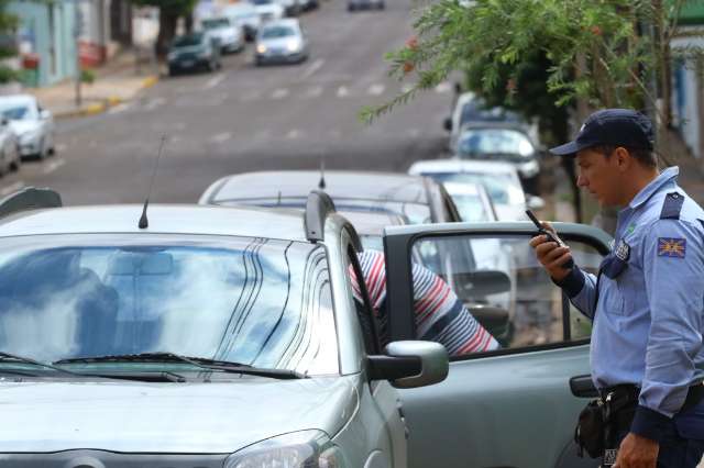 Estacionamento rotativo garante vagas para consumidores em Campo Grande 