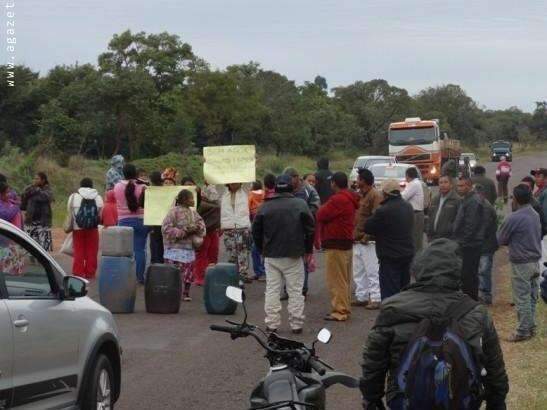 Em protesto contra falta de &aacute;gua, ind&iacute;genas bloqueiam rodovia h&aacute; 2 dias 