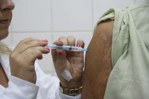 Após 4 dias, população zera 50 mil doses e Saúde encerra vacinação