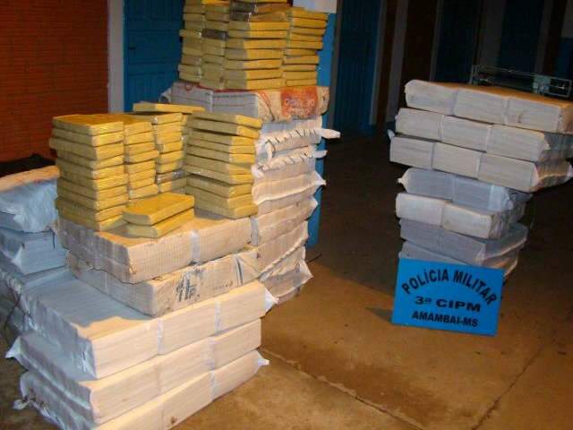  Traficante foge e abandona mais de uma tonelada de maconha em Amambai