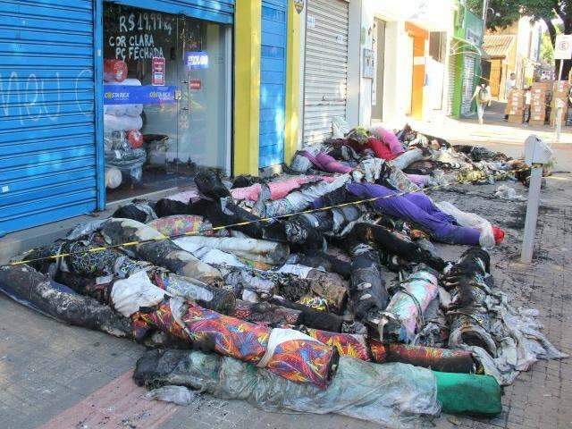 Propriet&aacute;rios ainda contabilizam preju&iacute;zos ap&oacute;s inc&ecirc;ndio em malharia 