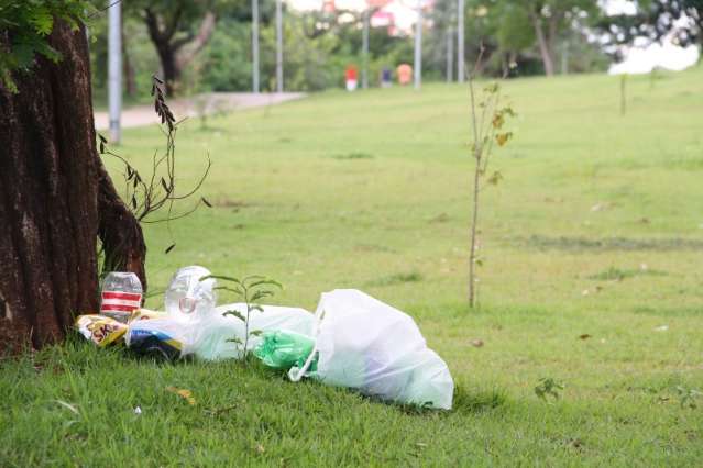 Ap&oacute;s den&uacute;ncia, Prefeitura promete mutir&atilde;o para limpar Parque das &Aacute;guas