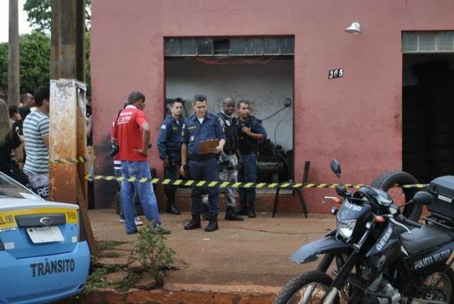 Para vingar suposta trai&ccedil;&atilde;o, homem mata outro com 24 facadas em borracharia