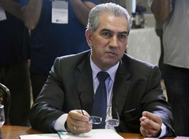 Governador entrega 19 ve&iacute;culos para fiscaliza&ccedil;&atilde;o da Agesul