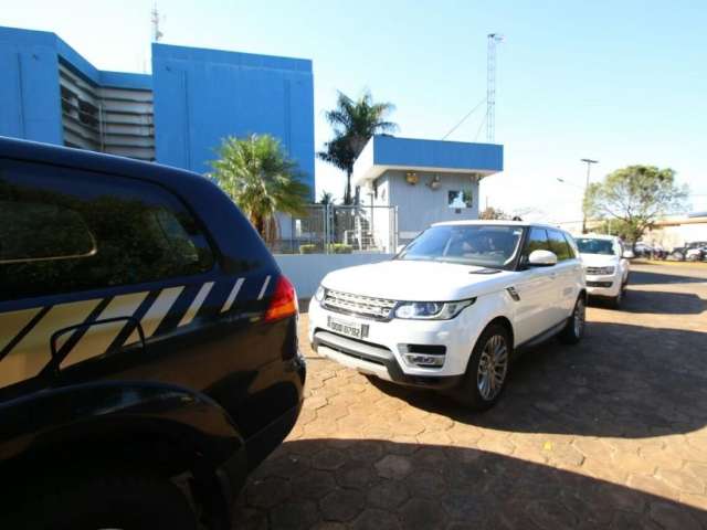PF apreendeu frota de caminhonetes e carros de luxo durante opera&ccedil;&atilde;o