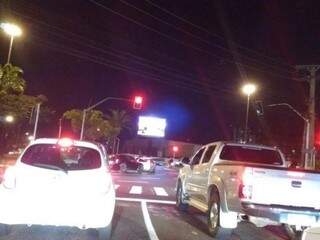 Semáforos foram ativados hoje e já estão controlando o tráfego no local (Foto: Marta Ferreira)