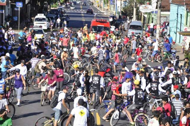 Passeio cil&iacute;stico interdita rua Helio Ikeziri at&eacute; &agrave;s 12h em Campo Grande