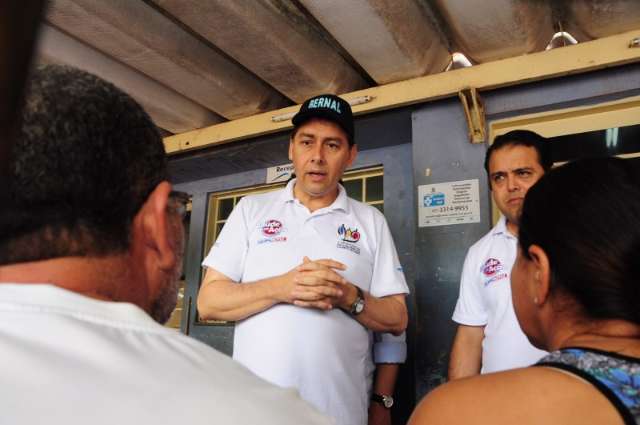  Bernal v&ecirc; melhorias em visita a postos, mas popula&ccedil;&atilde;o reclama