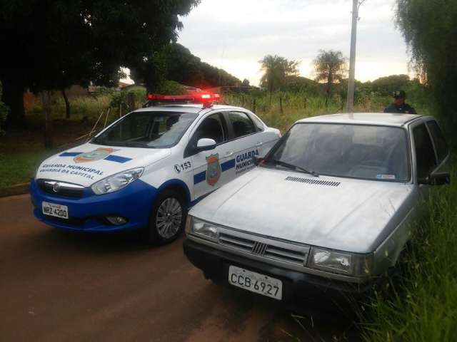 Carro furtado pela manh&atilde; &eacute; encontrado no final da tarde no bairro Santo Ant&ocirc;nio
