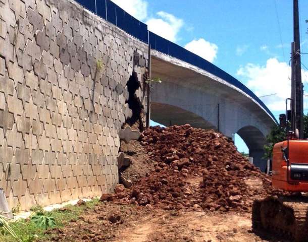 T&eacute;cnicos fazem reparo paliativo e ponte ser&aacute; liberada ap&oacute;s seis dias 