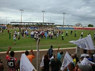 Torcida do Novoperário comemora título da Série B nas Moreninhas (Foto: MS Esporte Clube)