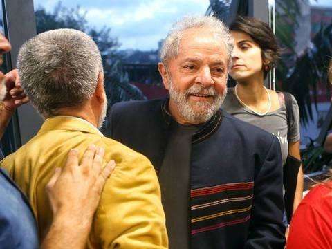 Lula negocia para se entregar &agrave; PF depois da missa em homenagem &agrave; Marisa