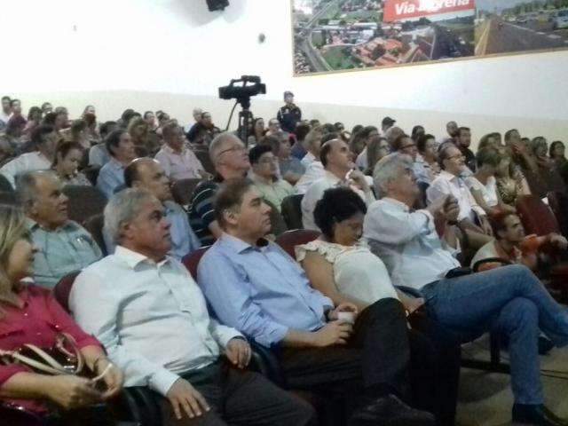 Bernal diz que 13&ordm; sal&aacute;rio de servidores deve ficar para janeiro de 2017