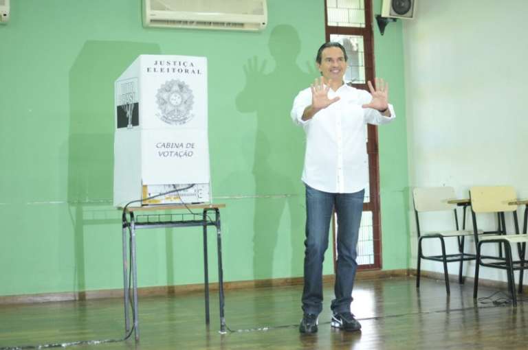 Marquinhos votando no fim da manhã. (Foto: Alcides Neto)
