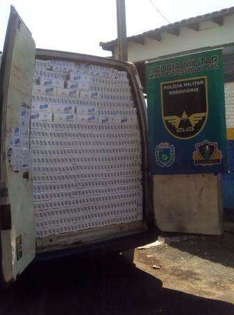 Pol&iacute;cia apreende van lotada de cigarros contrabandeados na MS-194