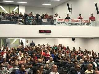 Servidores e representantes da saúde no plenário da Assembleia Legislativa (Foto: Liniker Ribeiro)