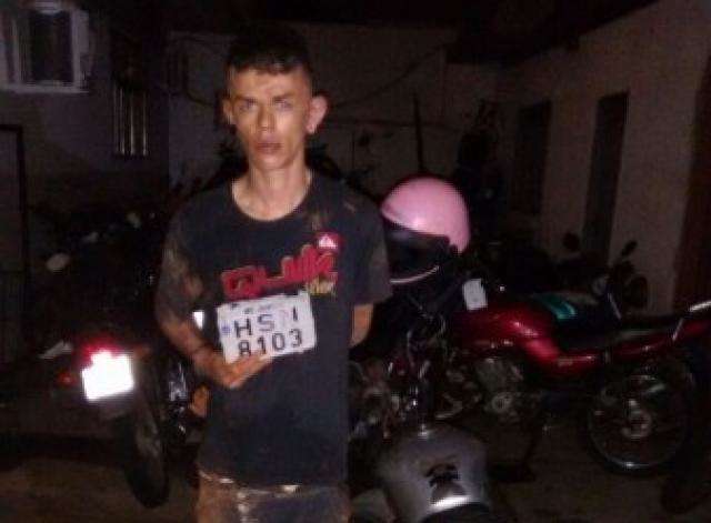Pol&iacute;cia recupera moto levada em test-drive e prende jovem com arma de fogo