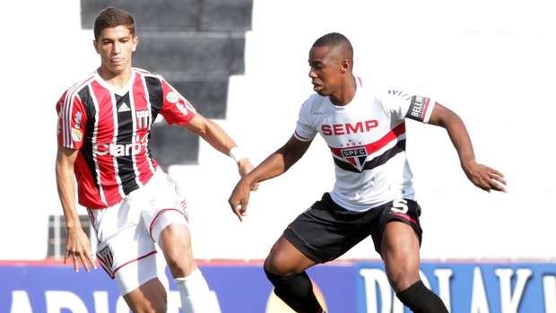 S&atilde;o Paulo vence Botafogo por 2 a 0 no est&aacute;dio Santa Cruz 