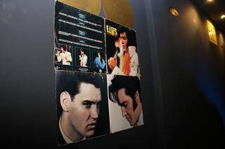 O disco do cantor Elvis Presley tem mais de 30 anos e era do pai de Lukão (Foto: Paulo Francis)