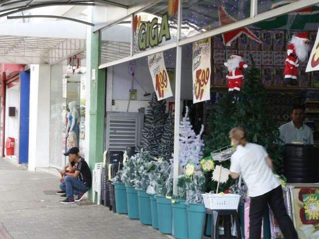 Sorteios e chegada de Papai Noel s&atilde;o estrat&eacute;gias para aumentar vendas no Natal
