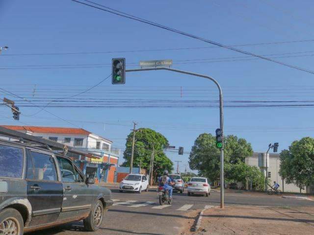 Ap&oacute;s colis&atilde;o em cruzamento, motorista b&ecirc;bado amea&ccedil;a policiais e &eacute; preso